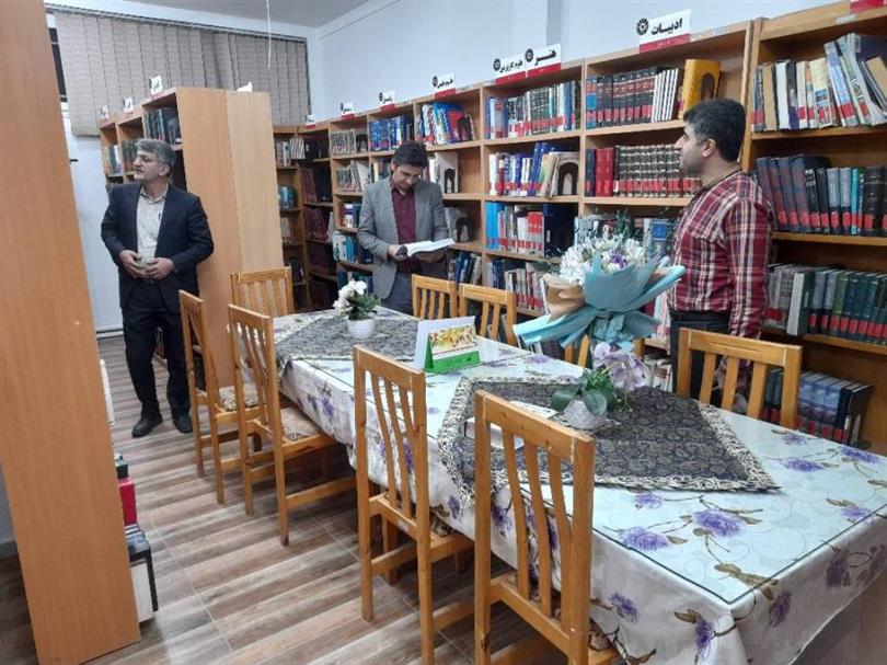 بازدید شهردار و شورای شهر از کتابخانه